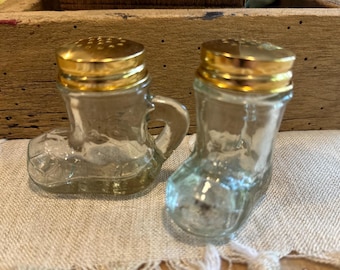 Vintage Santa Boots Clear With Gold Colored Tops Salt And Pepper Shakers in box