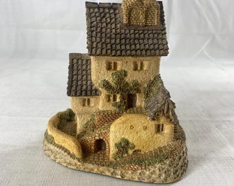 1984 David Winter Master Mason Cottage Miniature, Small House Figurine