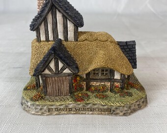 David Winter Cartwright's Cottage Retired Figurine 1988