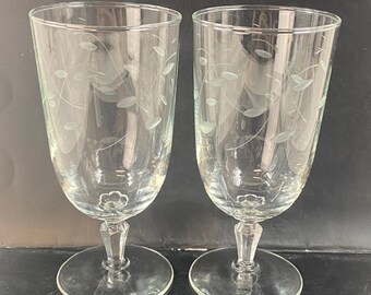 Vintage Set of 2 Libbey Windswept Leaf Etched Water Goblets Iced Tea Glasses