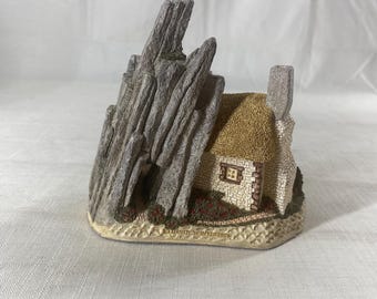 David Winter 1986 Crofter’s Cottage Miniature Figurine