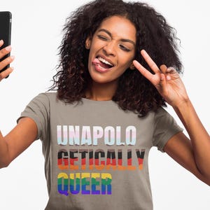 PERSONALIZÁVEL - Camiseta unissex com tema da bandeira Progrees, camiseta neutra em termos de gênero, citação positiva, roupa de orgulho pela igualdade, inspiradora LGBT