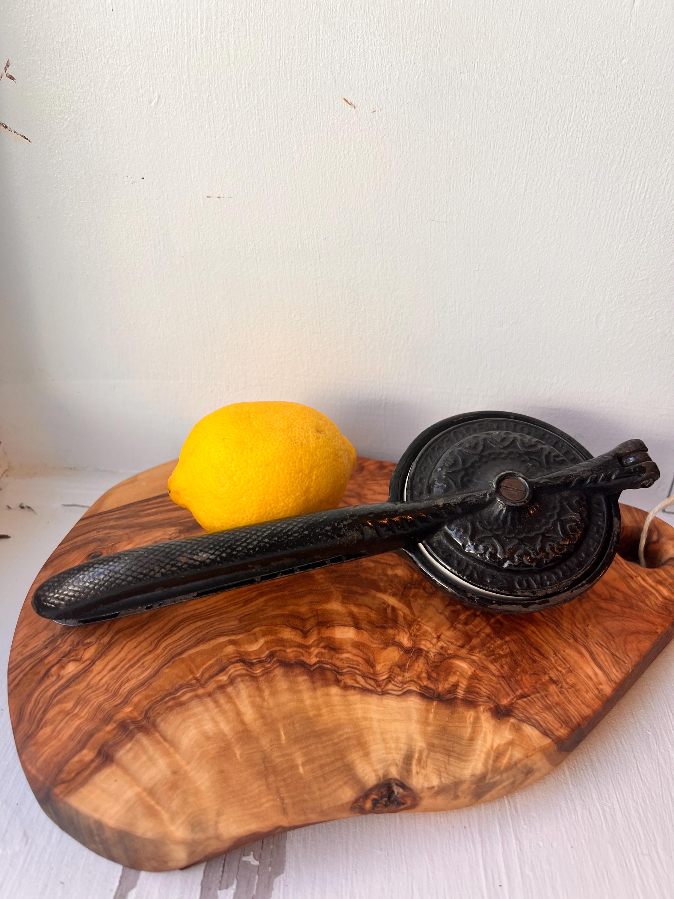 値下げしました[未使用] ALESSI レモンスクイーザー アレッシィ シルバー ☆お値下げ☆ALESSI (アレッシィ) レモンスクイザー vintage italy