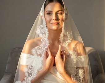 Cathedral Veil with Comb, Mantilla Cathedral Lace Veil Ivory, Scalloped Chantilly Cathedral Veil, Floral Spanish Eyelash Lace Veil