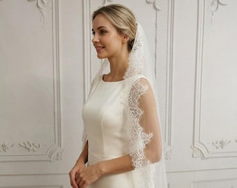 Cathedral Veil with Comb, Mantilla Cathedral Lace Veil Ivory, Scalloped Chantilly Cathedral Veil, Floral Spanish Eyelash Lace Veil