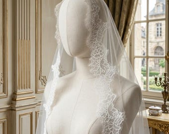 Cathedral Veil with Comb, Mantilla Cathedral Lace Veil Ivory, Floral Spanish Eyelash Lace Veil, Scalloped Chantilly Cathedral Veil