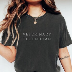 Regalo de técnico veterinario personalizado Camiseta de técnico veterinario personalizada Camiseta de medicina veterinaria Regalo de graduación de técnico veterinario Camiseta para perro y gato Camiseta unisex