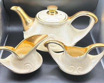 Vintage Pearl China Co. Tea Set USA – Iridescent Lusterware with 22K Gold Trim, Teapot, Creamer & Sugar Bowl – Mid-Century Elegant Gift
