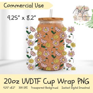 Può includere: Un design per wrap di bicchieri UV DTF da 20oz con un motivo ripetuto di fiori rosa e gialli con steli verdi e piccole api su sfondo trasparente. Il file digitale include il testo 9.25" x 8.2" e Commercial Use.