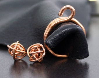 SPECIAL Mom would love this! Yarn ball earrings and crochet knitting tension ring, perfect copper stud earrings for all yarn crafters