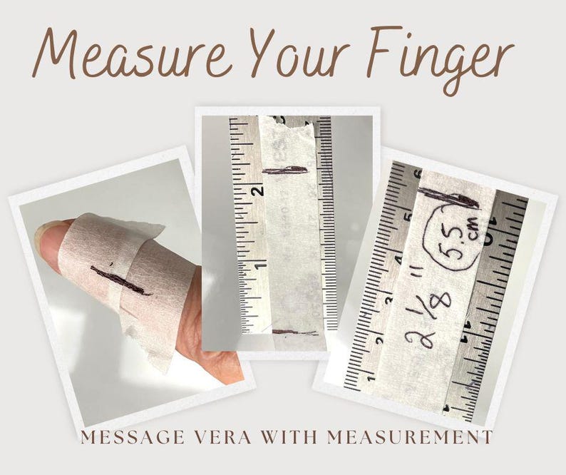 Może przedstawiać: Obraz pokazujący, jak zmierzyć palec pod pierścionek. Tekst "Measure Your Finger" znajduje się na g&oacute;rze. Obraz przedstawia palec owinięty papierem, z pomiarami w calach i centymetrach. Tekst "MESSAGE VERA WITH MEASUREMENT" znajduje się na dole.
