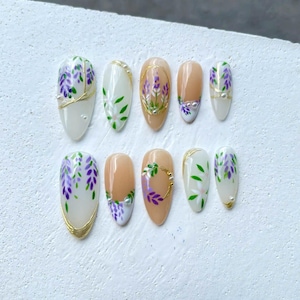 Lavender Bloom Press On Nails  Elegant Floral Nail Art  Spring Garden Press Ons  Hand-Painted Flower Fake Nails  Botanical Nail