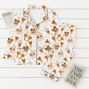 Halloween Sweet Treats Mouse Pajamas Set, Halloween WDW Cartoon Sleepwear, Mk Mn Mouse Homewear, Cozy Autumn Nightwear, Spooky Season Gift