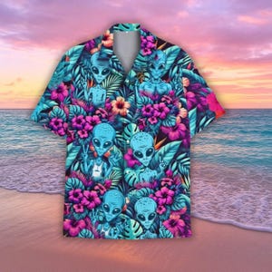 Floral Aliens Hawaiihemd, Weltraum Themen Tropisches T-Shirt, UFO Button Down, Geschenk für Aliens Liebhaber, Strand Outfit für Männer Frauen