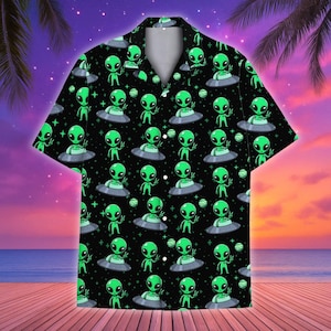 Alien Hawaiihemd und Shorts, UFO Aloha Hemd, Sommer-Strandhemd, Weltraum-Thema Hemd, Außerirdischer-Liebhaber Geschenk, Knopfhemd für Männer Frauen