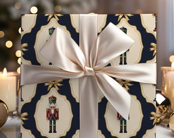 Papel de regalo navideño elegante con diseño de Cascanueces / Papel de regalo azul marino y dorado
