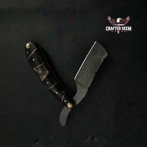 Handmade Damascus Straight Razor – Bull Horn Handle, Pattern Welded Steel Blade, Luxury Shaving Razor