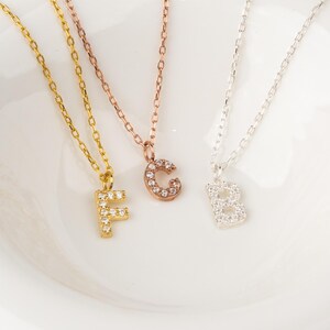 Collar con letras pavé de oro personalizado: elegante colgante con inicial en oro rosa, amarillo o blanco. Regalo ideal para mujeres