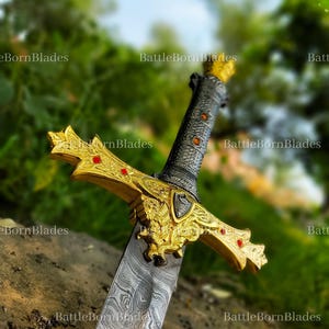 Handmade King Arthur Excalibur sword Damascus steel, Merlin sword with crown head, Unique combat sword with leather sheath,Hand forged sword