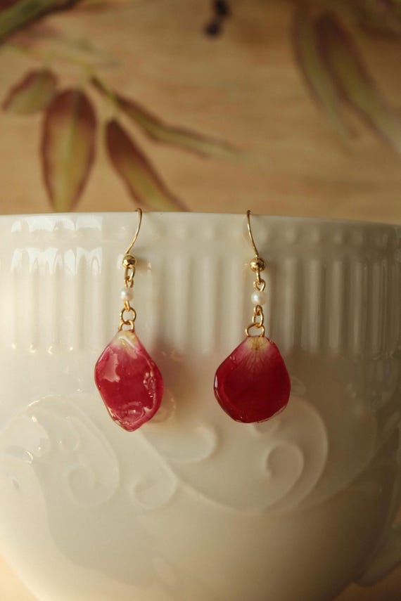 Pinkdudu Orecchini pendenti con petali di fiori di rosa rossa