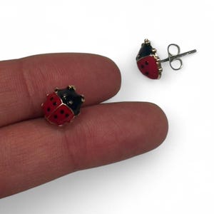 Handgefertigte Marienkäfer Ohrstecker | Winzige zierliche Ohrstecker | Cottagecore Fairycore Schmuck |Geschenk für Sie |