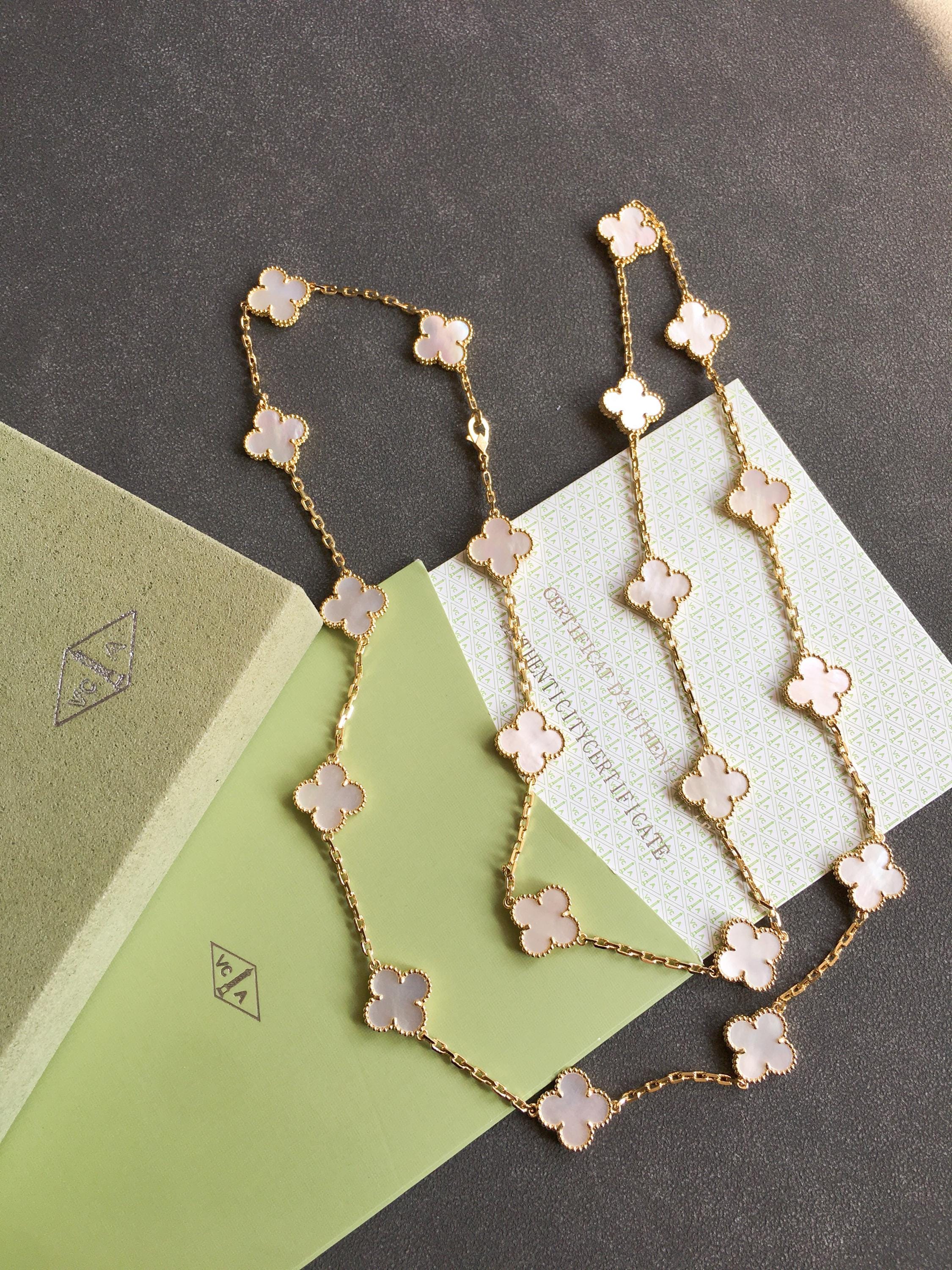 Van cleef necklace box - Etsy 日本