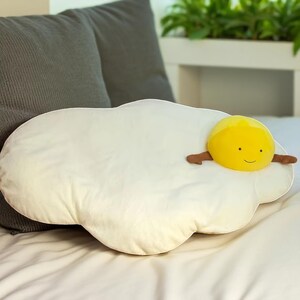 Peluche de huevo frito kawaii: almohada suave de dibujos animados para niños, cojín para dormir para bebés, adorable muñeco de huevo escalfado, regalo de cumpleaños para niñas.