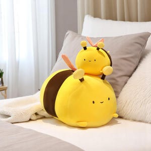 Kawaii Bee Plush Pillow – Soft Stuffed Animal Plushie for Kids, Cute Cartoon Bedding Hug Toy, Christmas Gift, Birthday Present Girls