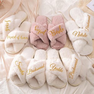 Personalized Bridesmaid Fluffy Slippers, Custom Bride Slippers, Bridal Slippers, Bridal Party Gifts, Fluffy Cross slippers, Bridesmaid Gift