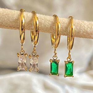 Brincos de baguete com esmeralda 14k, brincos de diamante-cz, brinco sem rosca para presente de aniversário exclusivo, presente de pedra de nascimento de maio, brinco de concha em hélice
