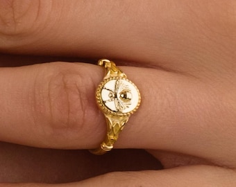 Dainty Bee Signet Ring, 925 Sterling Silver Pinky Ring, Honey Bee Jewelry, Minimalist Nature Ring, Unique Gift for Women