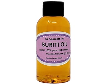 Könnte beinhalten: Eine kleine, durchsichtige Glasflasche mit schwarzem Verschluss, gefüllt mit einer gelben Flüssigkeit. Die Flasche hat ein violettes Etikett mit weißem Text, auf dem steht "Dr Adorable Inc BURITI OIL organic 100% pure cold pressed Mauritia Flexuosa 2.2 fl. oz. Country of origin BRAZIL".