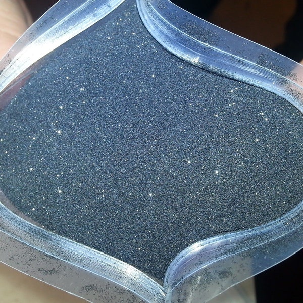 1 oz de paillettes noires idéales pour les savons cosmétiques, les bombes de bain, les lotions, les gels douche, les sels de bain et bien d'autres encore