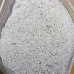 1 Oz Pearl White Mica Pigment Great for Cosmetic Soaps Bath Bomb Lotions Shower gels Bath Salts and many more