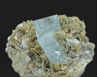 Aquamarine on Muscovite matrix