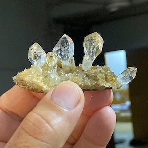 Cristales de cuarzo tipo diamante sobre matriz. Procedente de Pakistán. 67x33x31 mm.