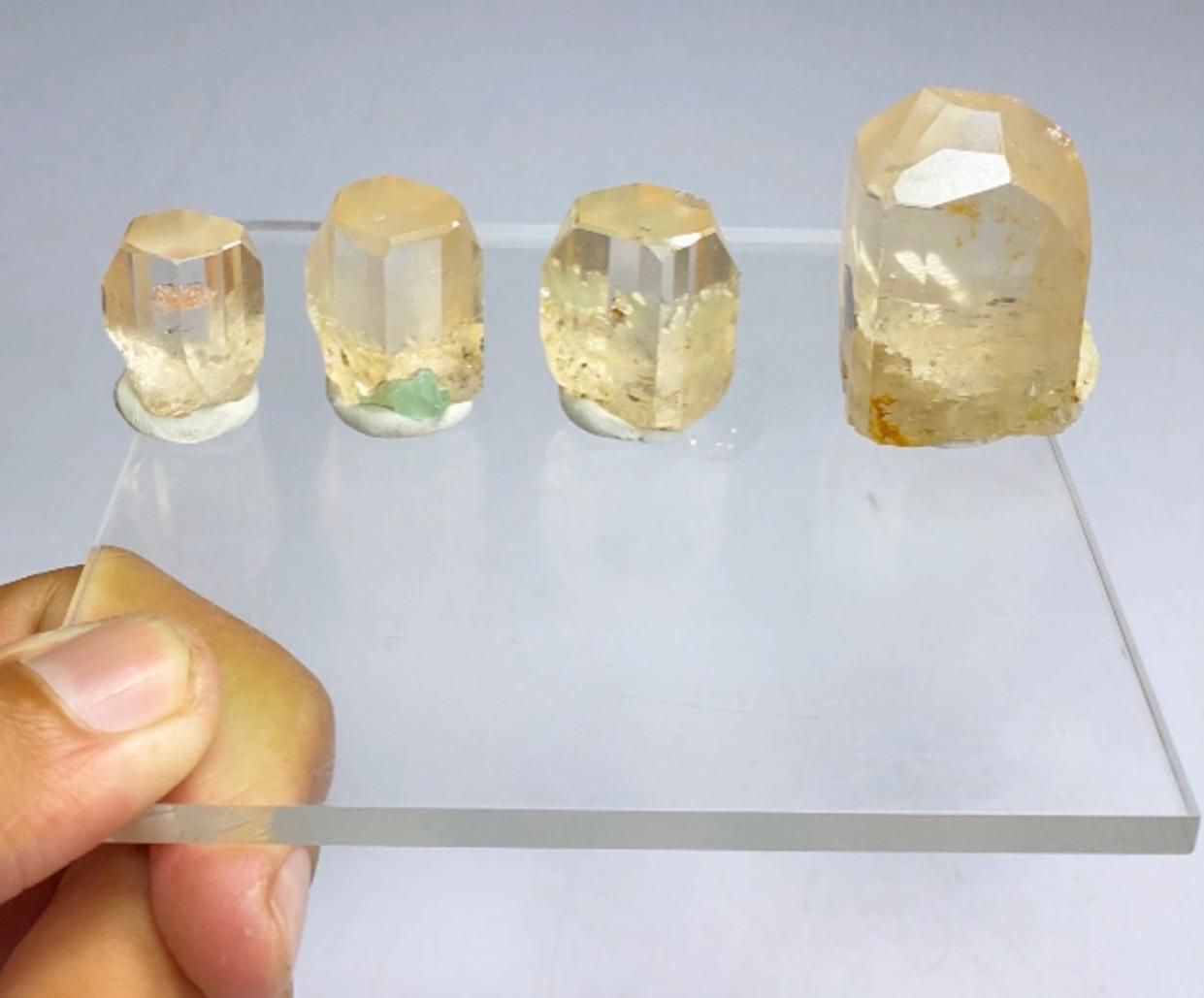 天然トパーズ結晶（フローライト＆トリプライト入り）：パキスタン産
