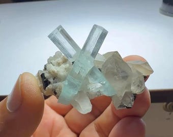 天然トパーズ結晶（フローライト＆トリプライト入り）：パキスタン産