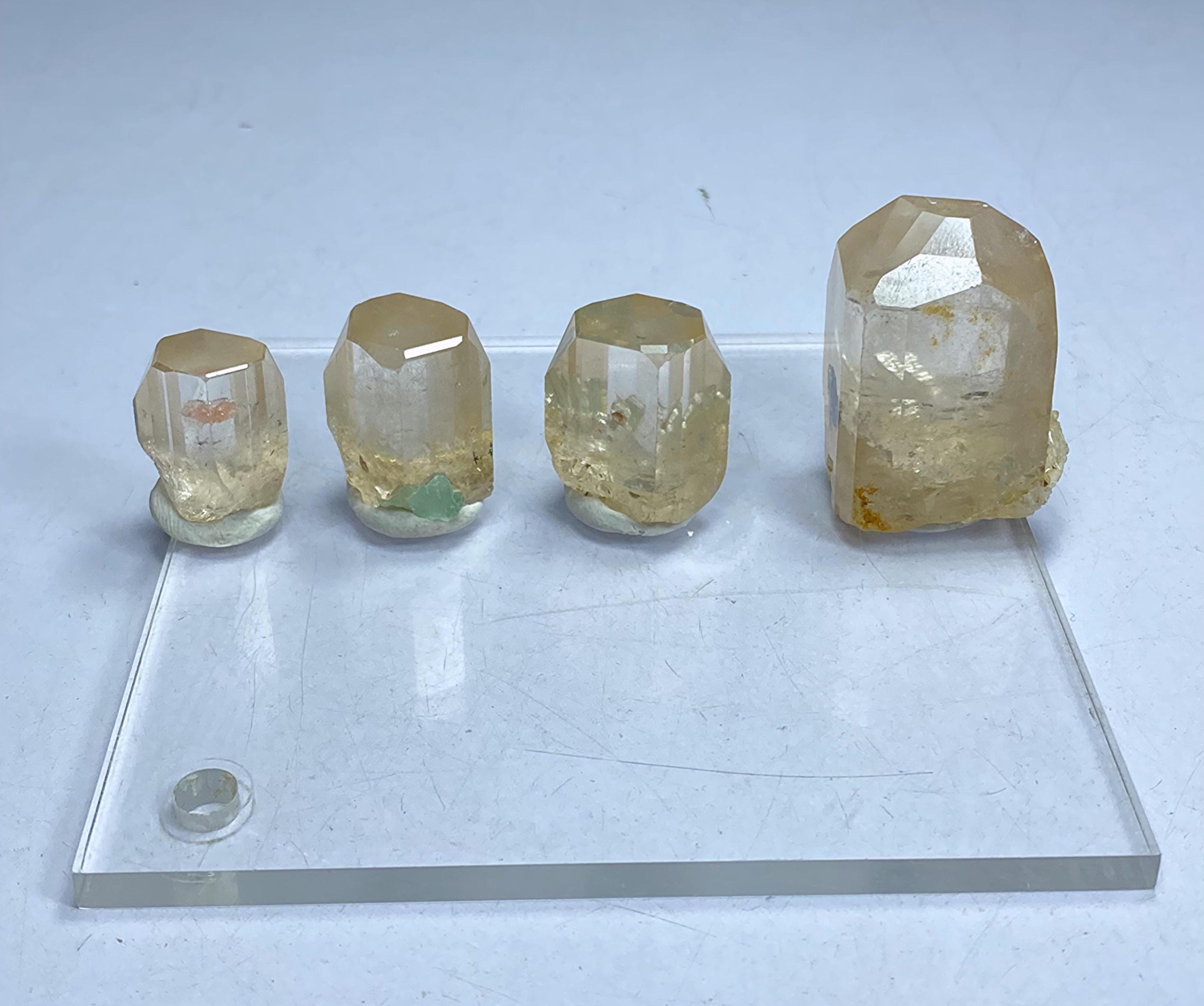 天然トパーズ結晶（フローライト＆トリプライト入り）：パキスタン産 