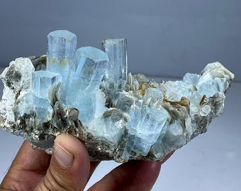 天然トパーズ結晶（フローライト＆トリプライト入り）：パキスタン産