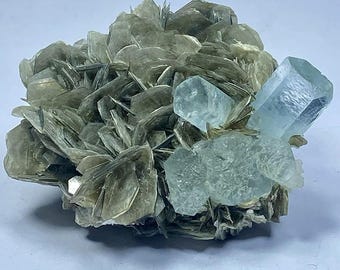Natural & Damage Free Aquamarine In Muscovite from Pakistan- 195 g  90x68x34mm