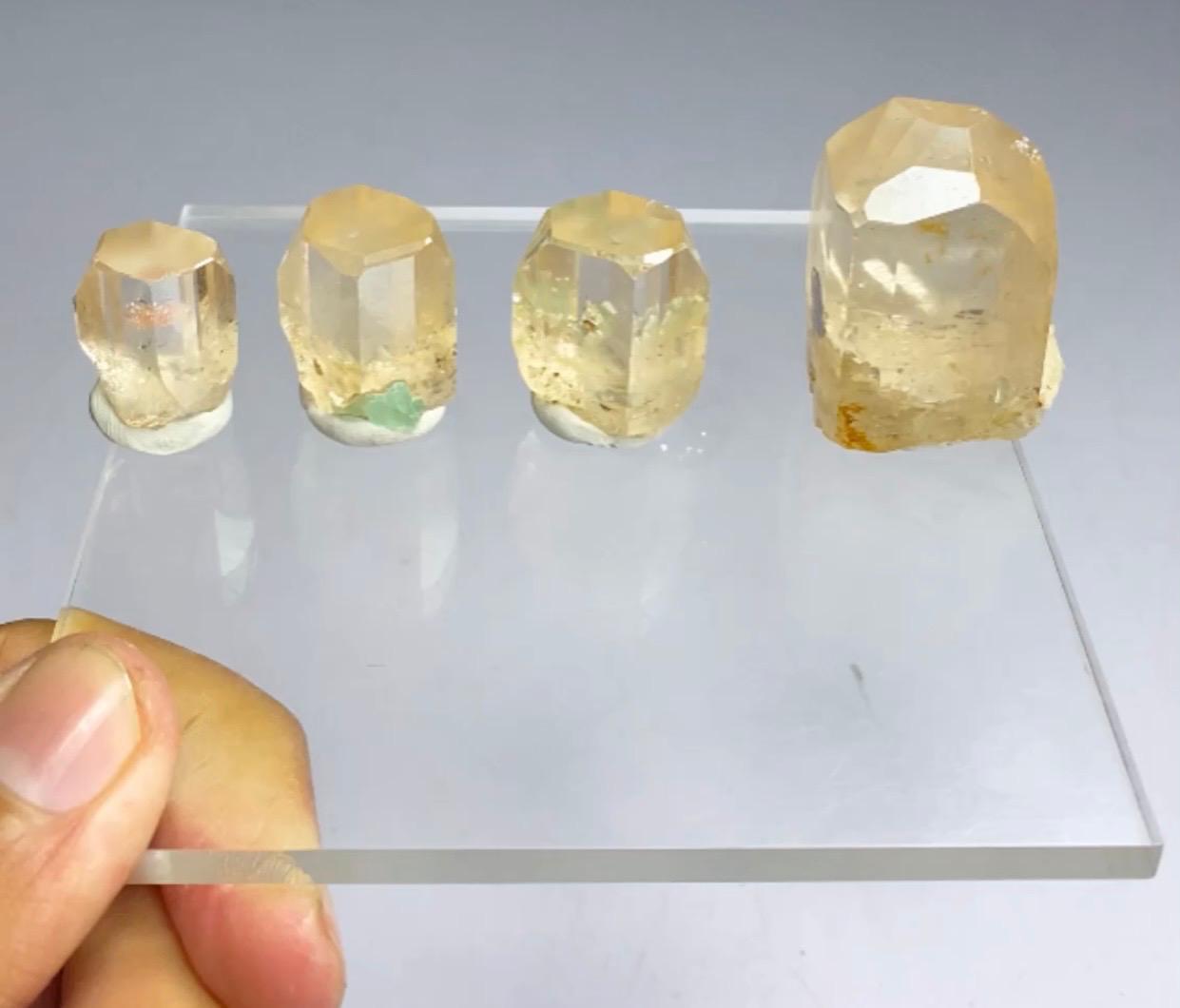 天然トパーズ結晶（フローライト＆トリプライト入り）：パキスタン産 