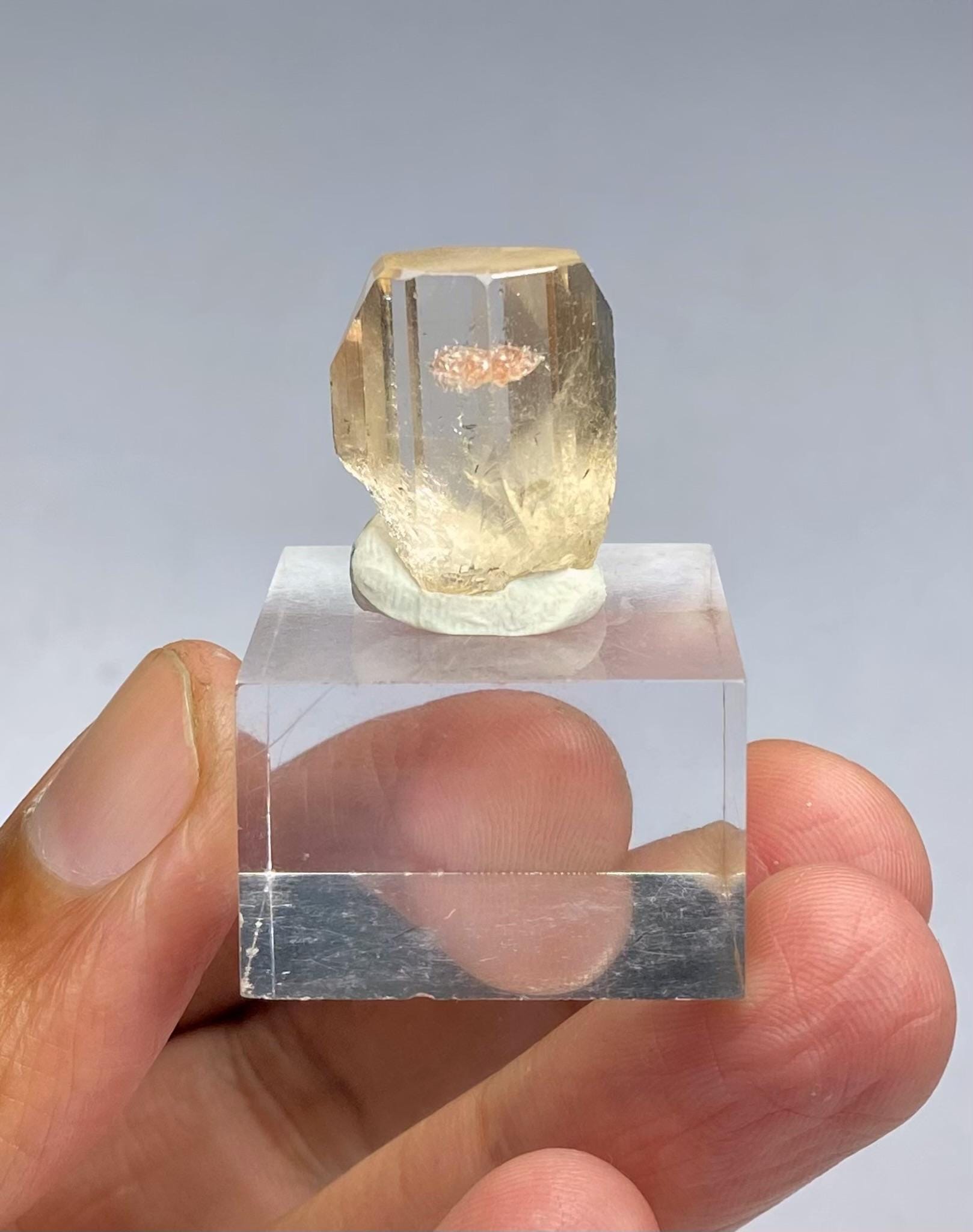 天然トパーズ結晶（フローライト＆トリプライト入り）：パキスタン産