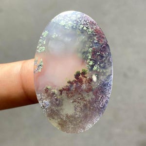 Genomskinlig mossagatcabochon, eterisk flytande mossa, naturlig oval lös ädelsten för smycken