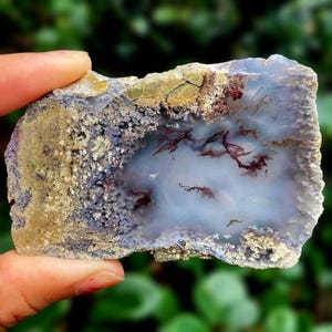 Placa de Ágata Musgosa – Pedra com Imagem de Paisagem para Confecção de Joias (77x48x8 mm)