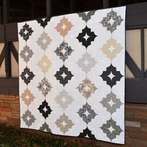 Nordic Nights - PDF Quilt Pattern - Fat Quarter Friendly in 5 size options - Curved Piecing