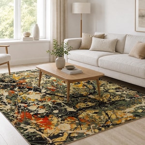 Può includere: Un tappeto rettangolare caratterizzato da un motivo astratto a schizzi di vernice nei toni del nero, verde scuro, giallo senape e arancione brillante. Il design è composto da gocce, schizzi e striature di colore sovrapposte.