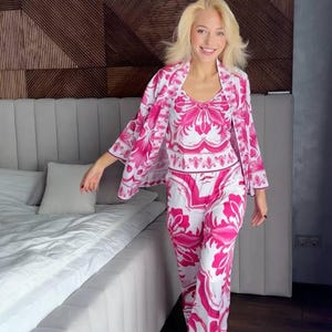 Women&#39;s Silk Set with pink print