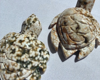 Tallado de tortuga marina en jaspe oceánico: animales de cristal tallados a mano, criaturas marinas (2,15")