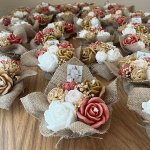 Buquê de velas florais rústicas – Lembrancinhas artesanais para casamento e eventos - 10 buquês